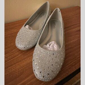 Hot Cakes Silver Sparkle Heels – Size 8.5W – New With Tags